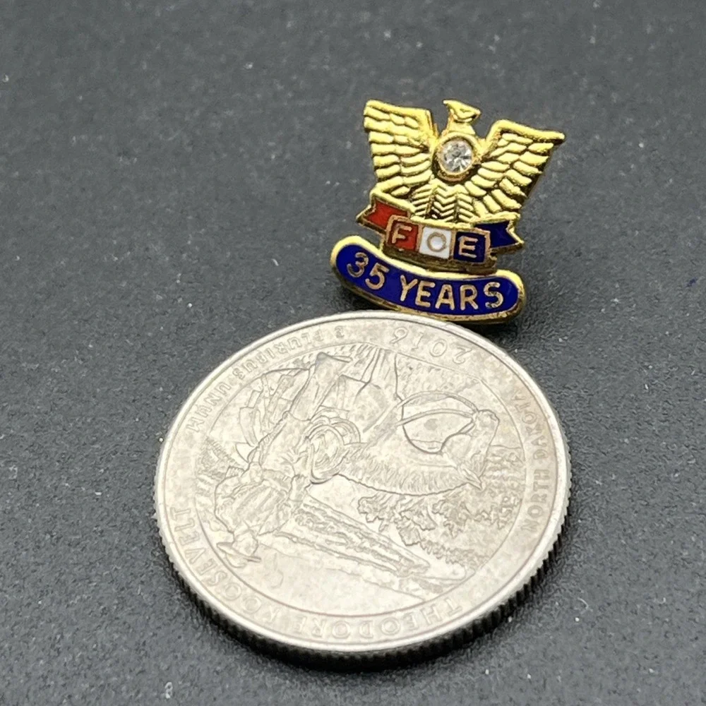 FOE Fraternal Order Of Eagles 35‎ Years Lapel Hat Pin
